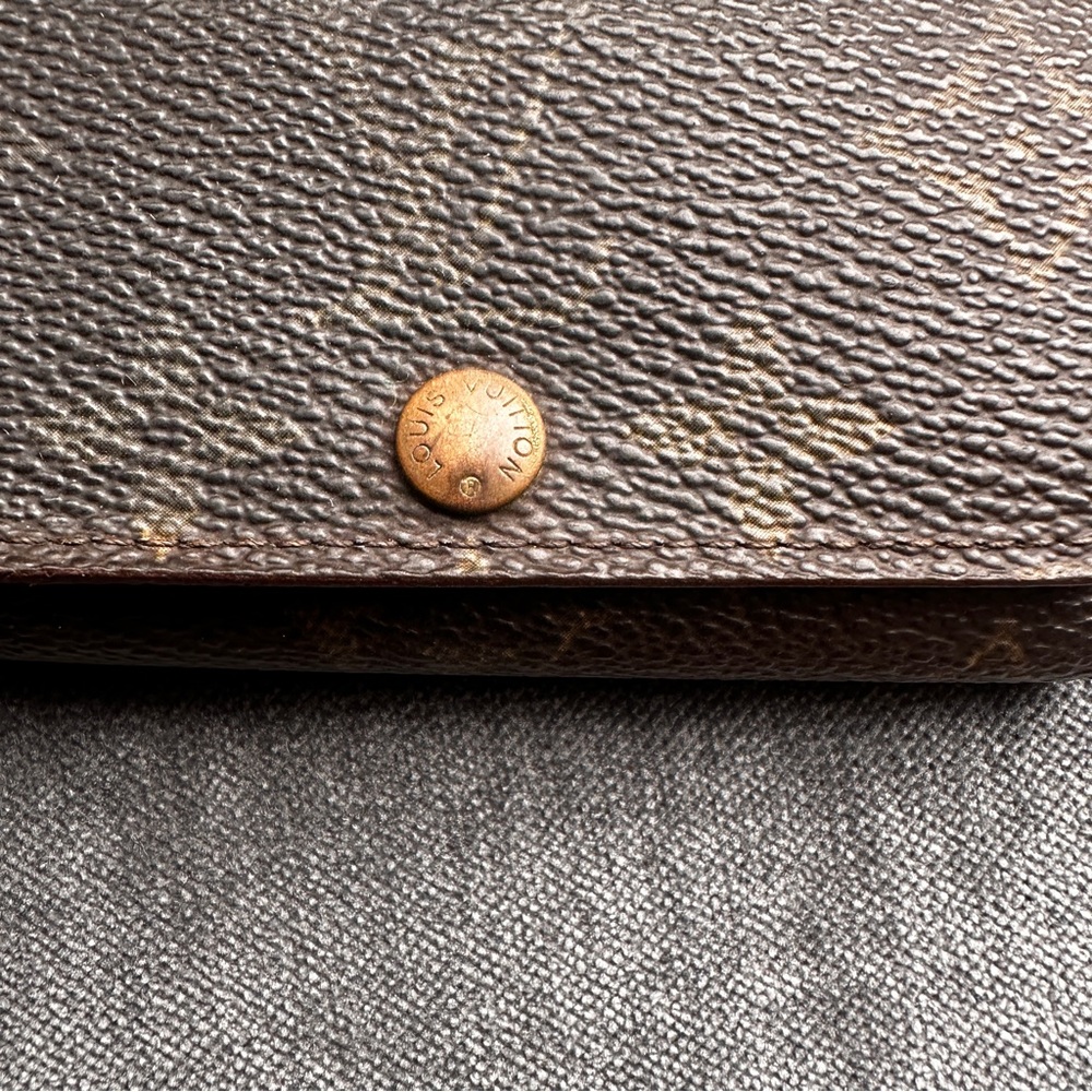 Louis Vuitton Key Pouch-needs some love! - Picture 2 of 9